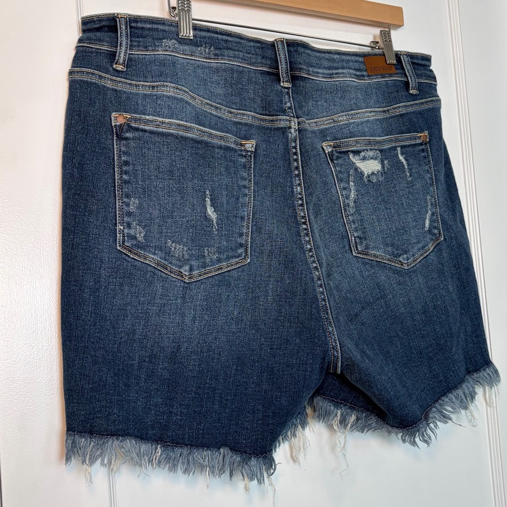 Judy blue distressed denim Shorts - Picture 6 of 16